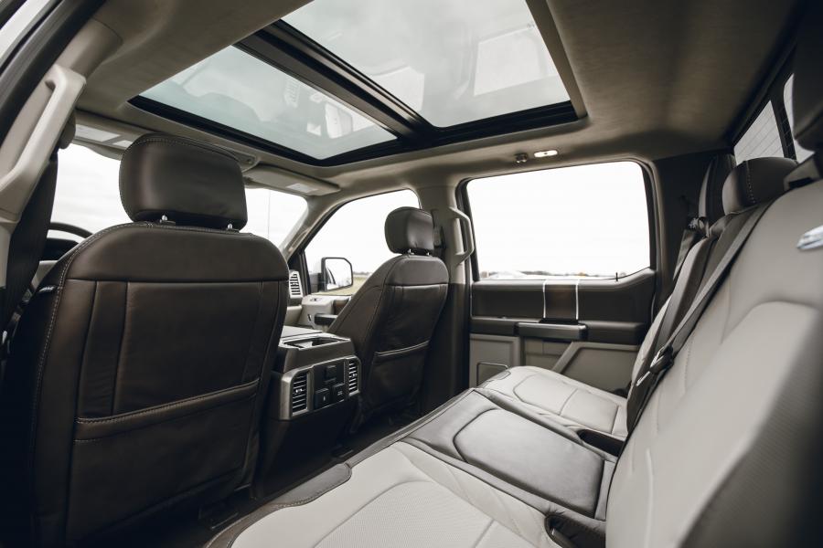 Интерьер Ford F-150 Limited SuperCrew 2018 года  (фото 27 из 59)
